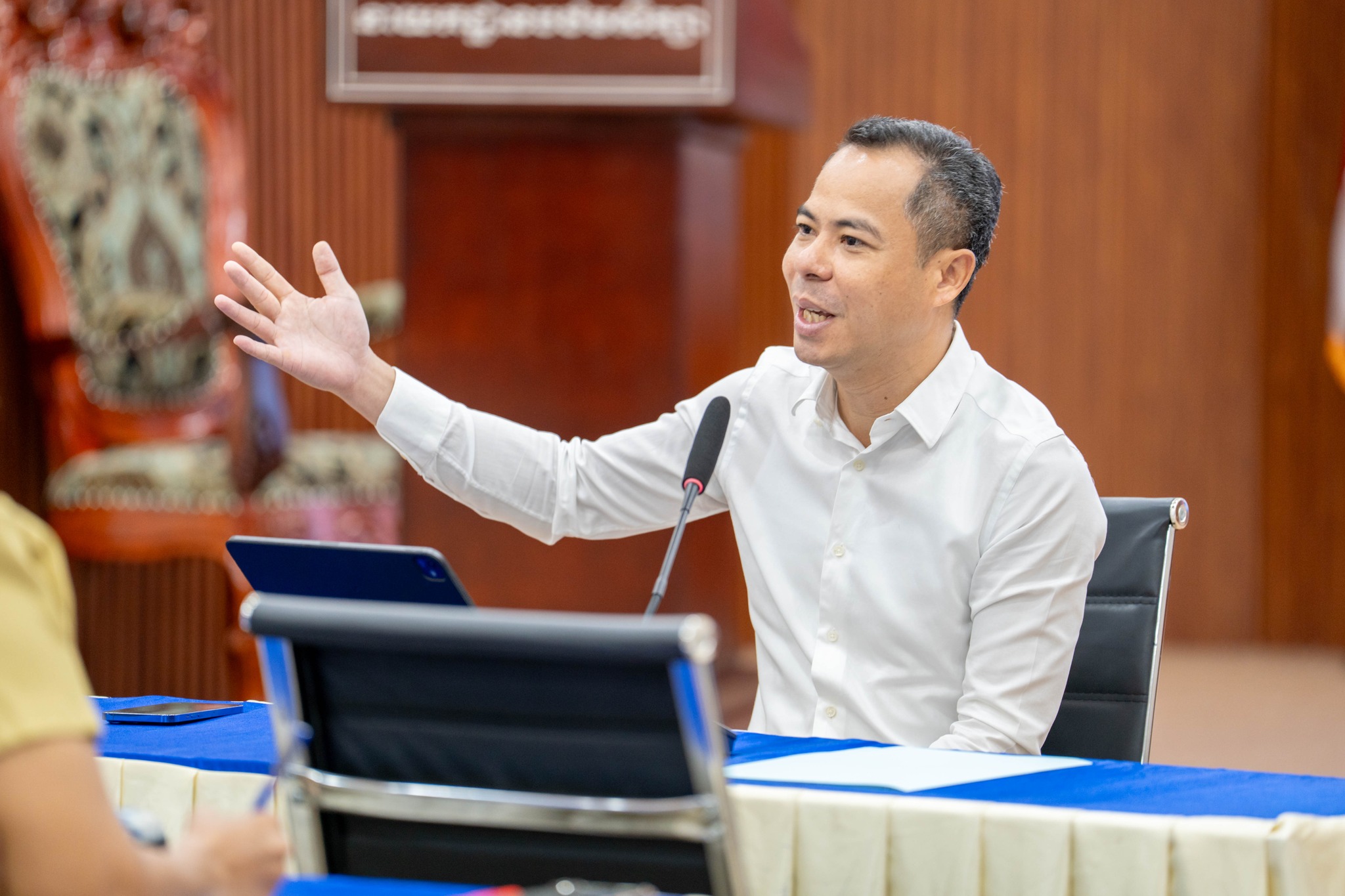 លោកបណ្ឌិត​ កាន់ ពុទ្ធី