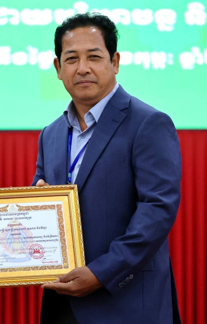 លោក សុខ ធាវី