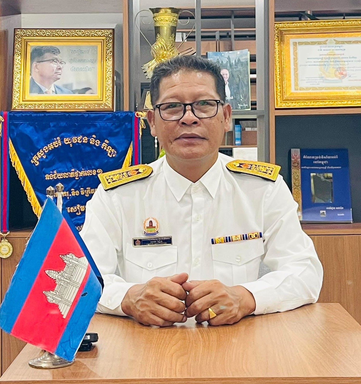 លោក ឈត់ ឆៀង